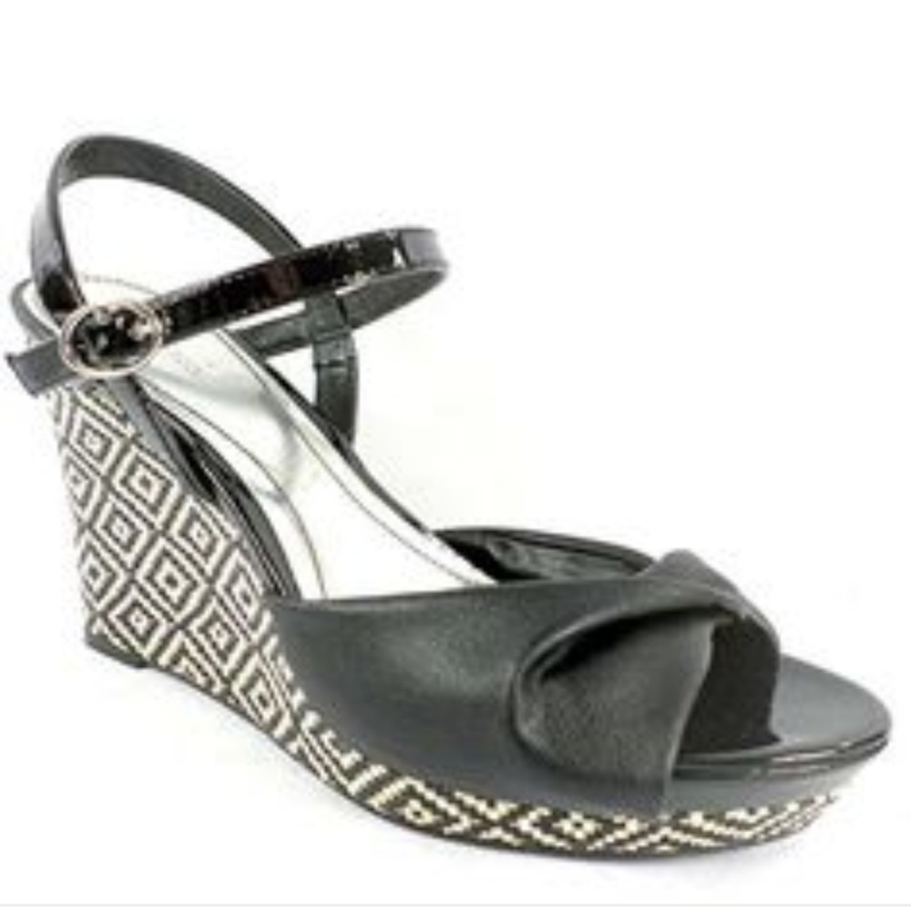 ✨👡Style&Co b+w weaved wedge platform sandal👡✨